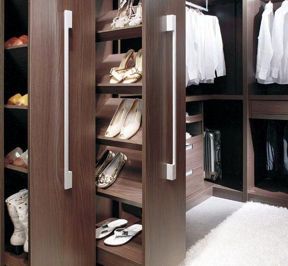 دولاب ملابس مفتوح