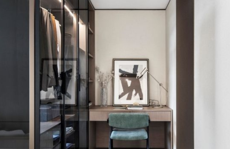 دريسنج روم بأبواب سحب – مثالي للمساحات الضيقة دريسنج روم بأبواب سحب – مثالي للمساحات الضيقة