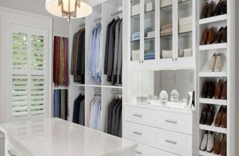 دريسنج روم عملي بتقسيم ذكي من شركة فورنيدو