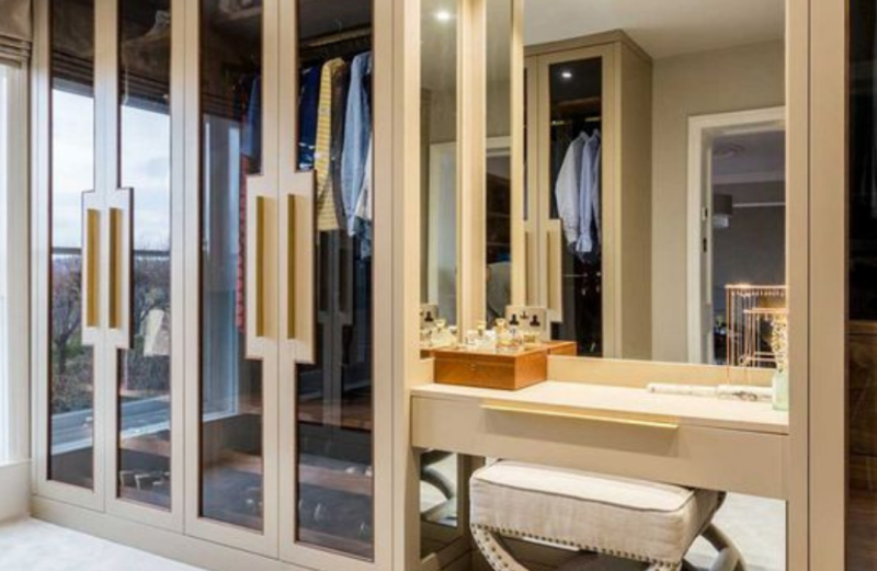 دريسنج روم بنظام إضاءة داخلي – رفاهية في كل رف دريسنج روم بنظام إضاءة داخلي – رفاهية في كل رف