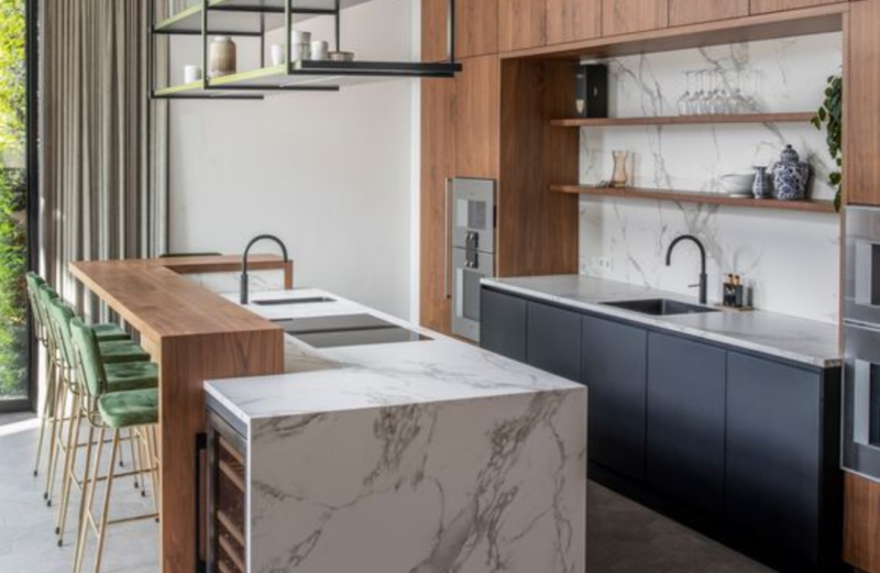 مطابخ خشب أكريليك من فورنيدو – المزيج المثالي بين الطبيعي واللامع