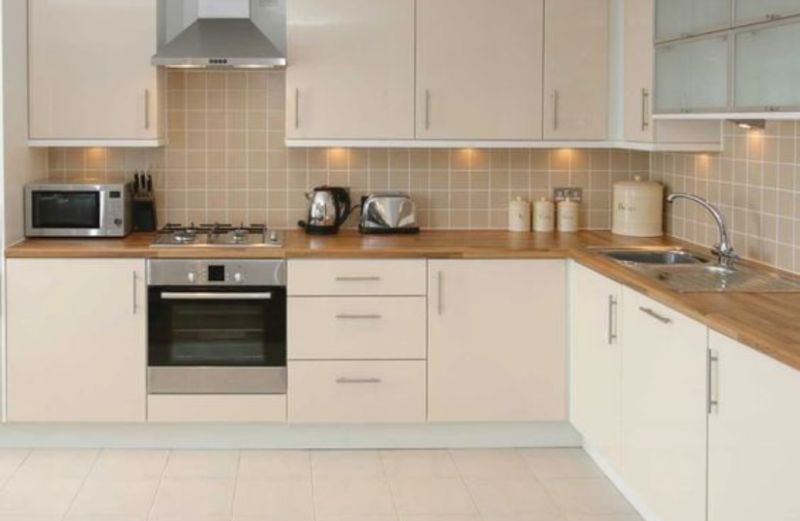 مطابخ بولي لاك أبيض – إشراقة لا تنطفئ من فورنيدو