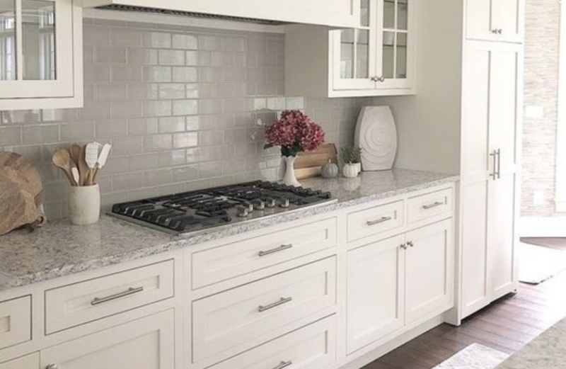 فورنيدو – مطابخ بيضاء كلاسيك لإشراقة لا تغيب فورنيدو – مطابخ بيضاء كلاسيك لإشراقة لا تغيب